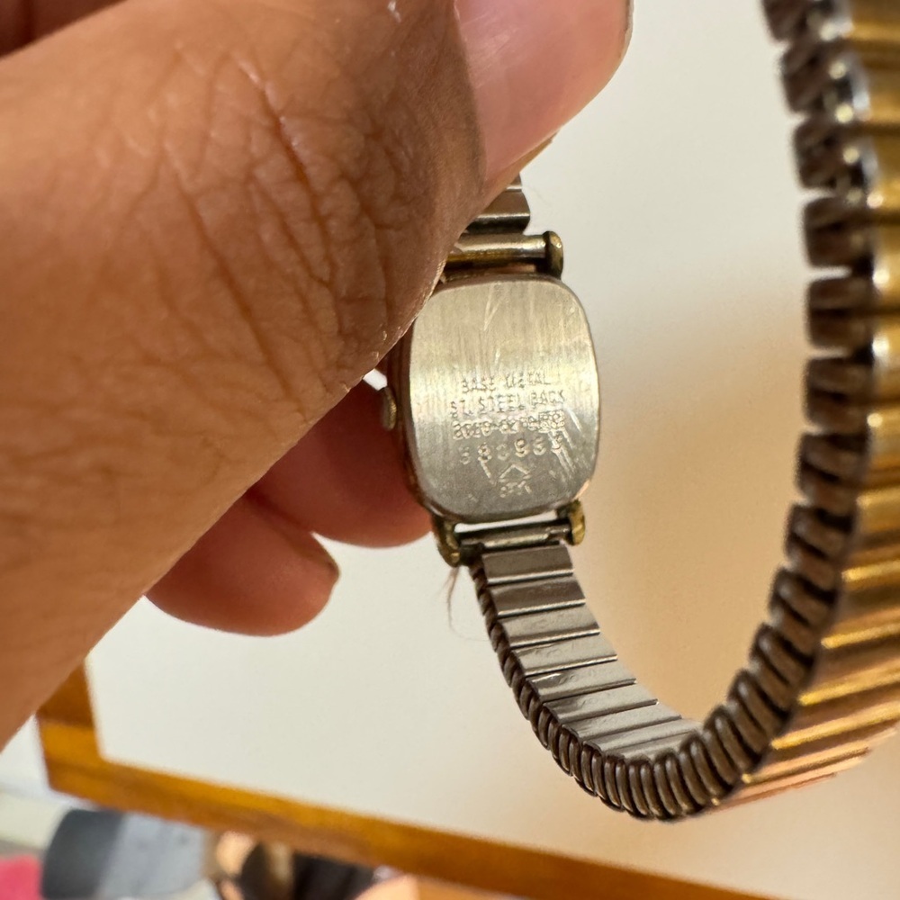 Vintage Seiko Gold Square Watch - Picture 5 of 6